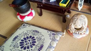 一周忌とは？一回忌との違いや一周忌の際の流れや香典、お供え物の選び方まで解説