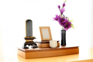 手元供養とは？手元供養のメリット・デメリット、やり方や手元供養品の種類を紹介